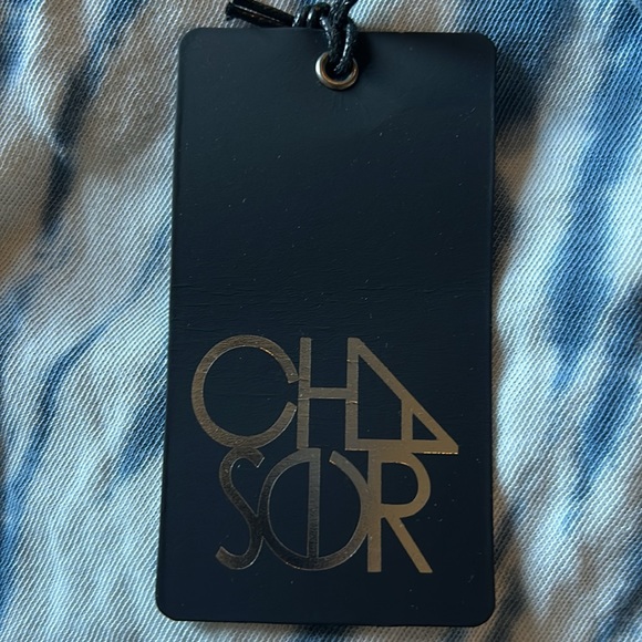 NWT, chaser, women’s flowy tie-dye shirt with back tie detail - Picture 8 of 9